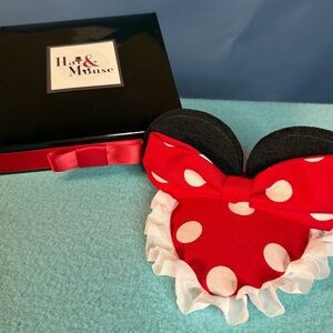 Mini’s Fascinator with hatbox!